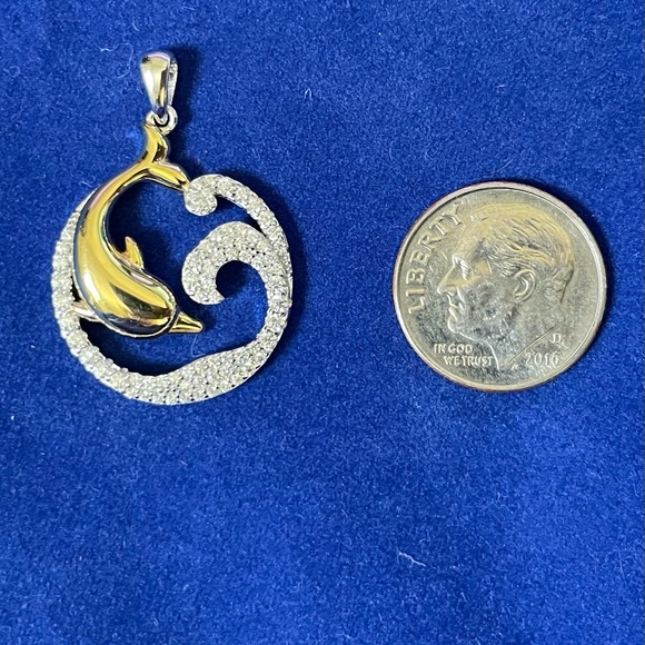 925 Sterling Silver Dolphin jumping into a wave Necklace Charm Pendant with CZ. - Picture 3 of 3